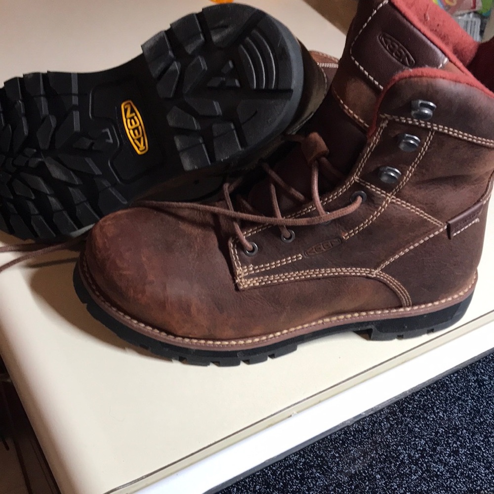 Keen boots size 8 used like new
